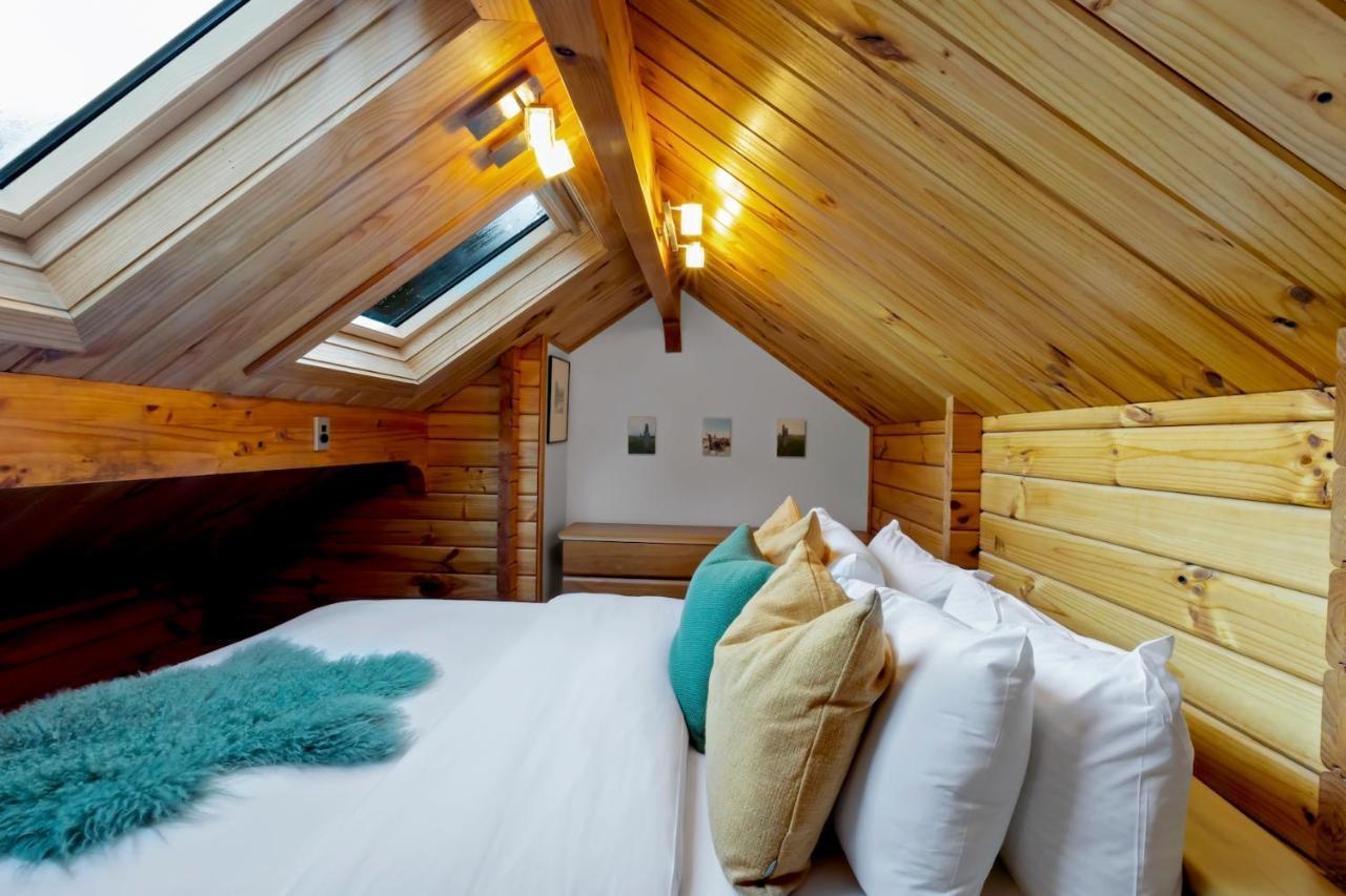 Kereru Cottage, Cosy Log Cabin, Serene Lake & Mountain Views Queenstown Kültér fotó