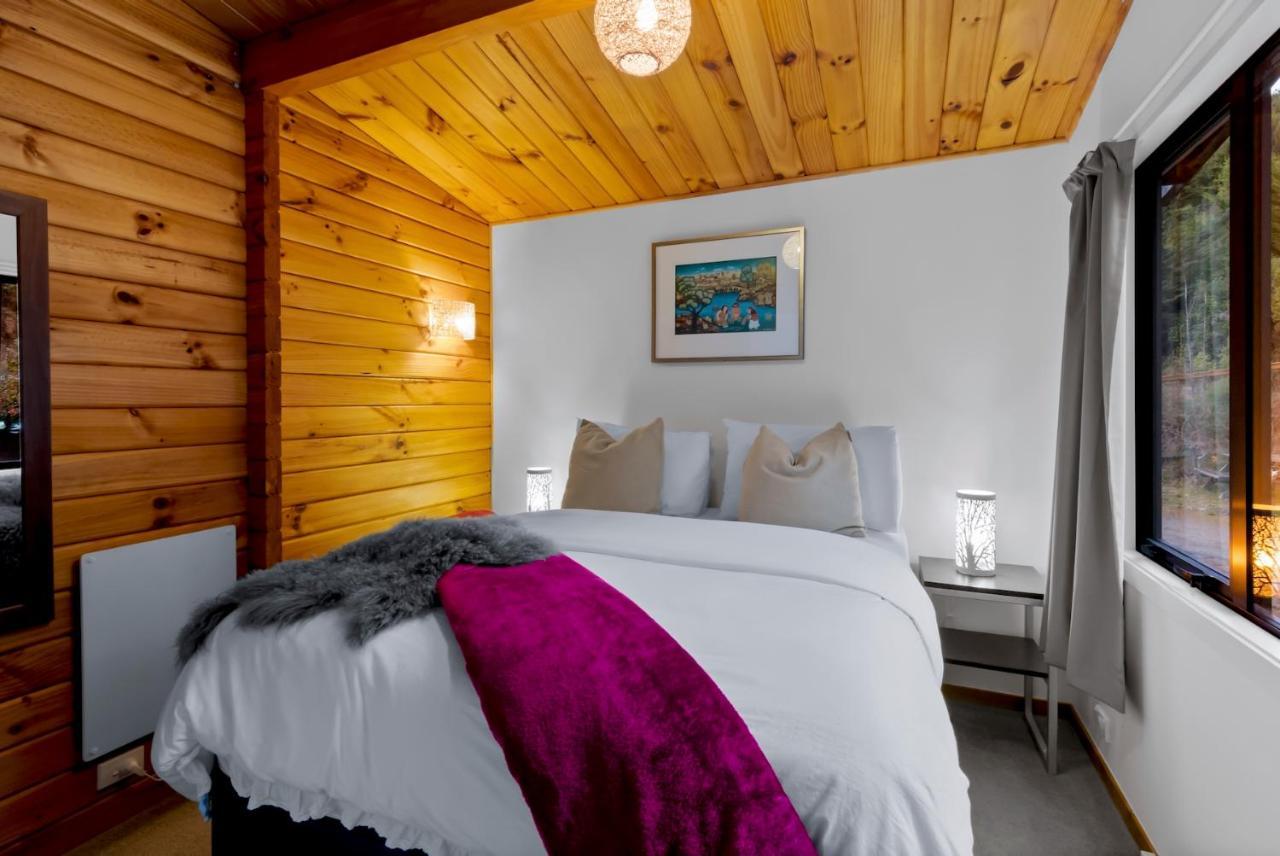 Kereru Cottage, Cosy Log Cabin, Serene Lake & Mountain Views Queenstown Kültér fotó