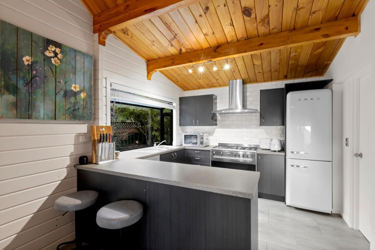 Kereru Cottage, Cosy Log Cabin, Serene Lake & Mountain Views Queenstown Kültér fotó