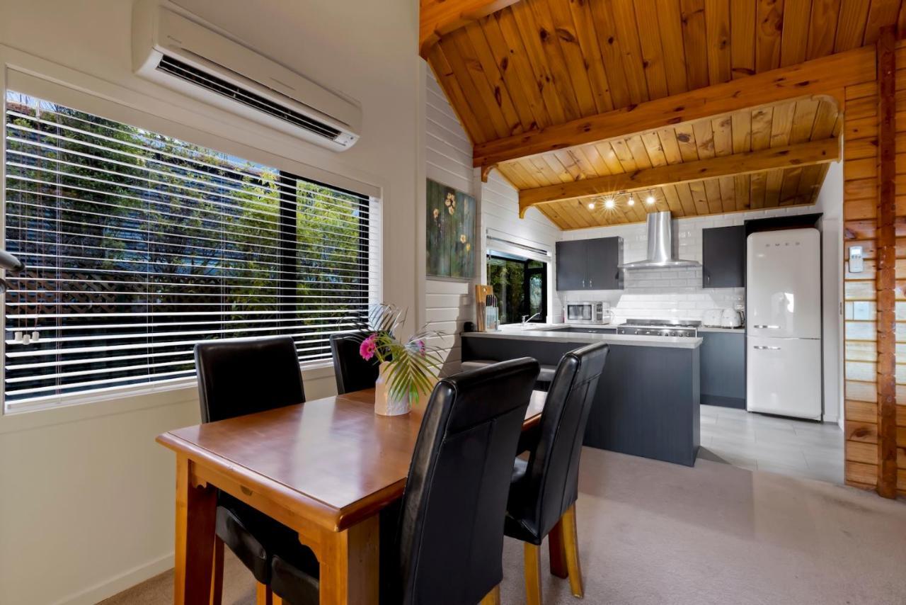 Kereru Cottage, Cosy Log Cabin, Serene Lake & Mountain Views Queenstown Kültér fotó